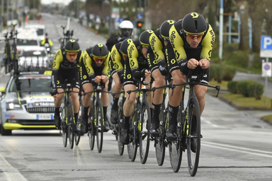 Al via da Lido di Camaiore la 54&deg; edizione della Corsa dei Due Mari con una Cronosquadre di 21,5km tra pioggia e brividi