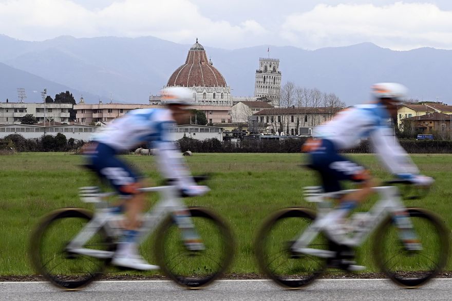 Dalle colline di Camaiore al mare di Follonica, il fascino della Corsa dei Due Mari fa il bis attraverso la Toscana pi&ugrave; vera.