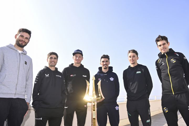 E&rsquo; di nuovo tempo di Corsa dei Due Mari.  La 58esima Tirreno-Adriatico Cr&eacute;dit Agricole al via dal Lungomare di Lido di Camaiore.