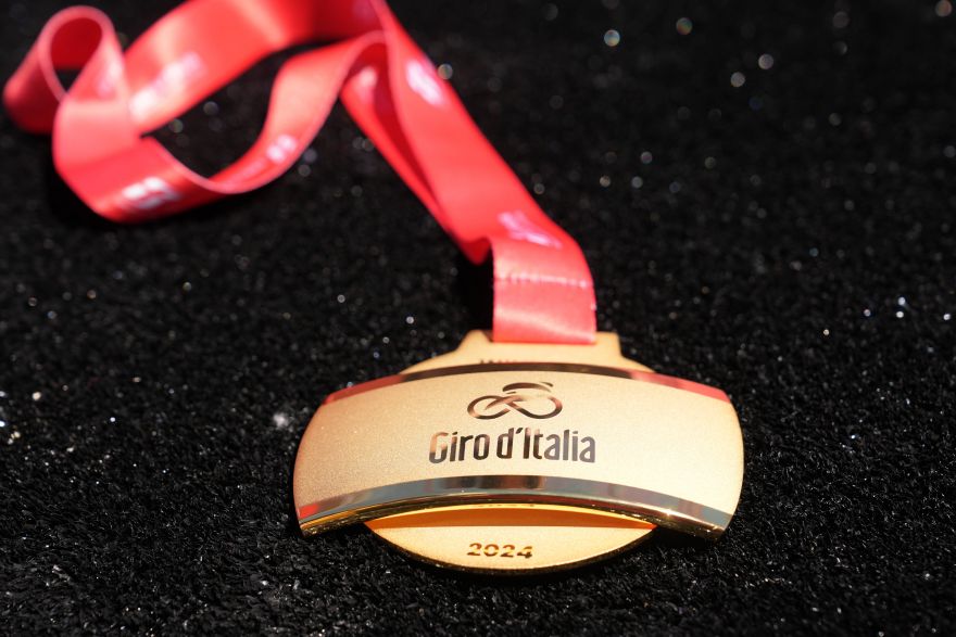 Il Giro d&rsquo;Italia e il Grande Torino: la prima tappa da Venaria Reale a Torino passando per  Superga. Tra sacro e profano.