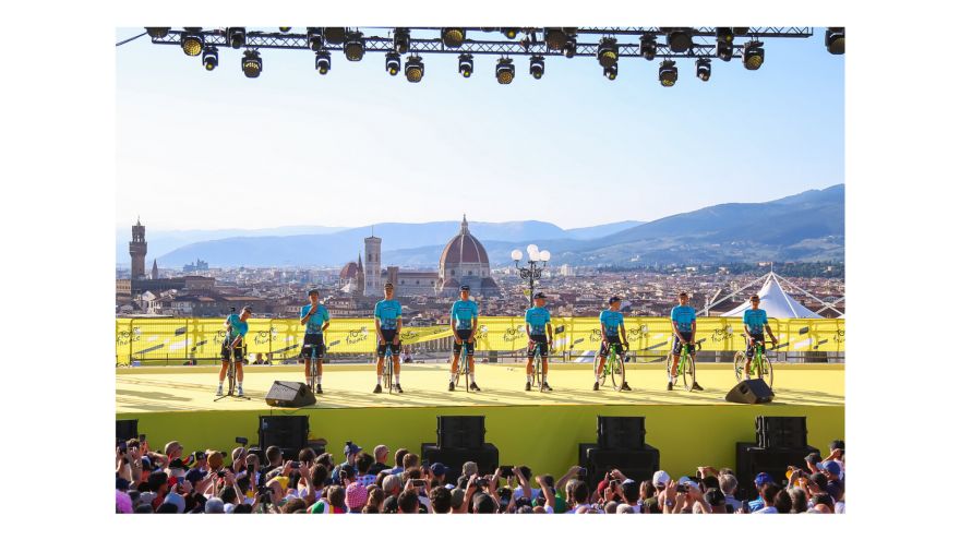 Mesdames et messieurs, ça est le Tour:  ‘Che spettacolo qui!.... Mamma mia!!’